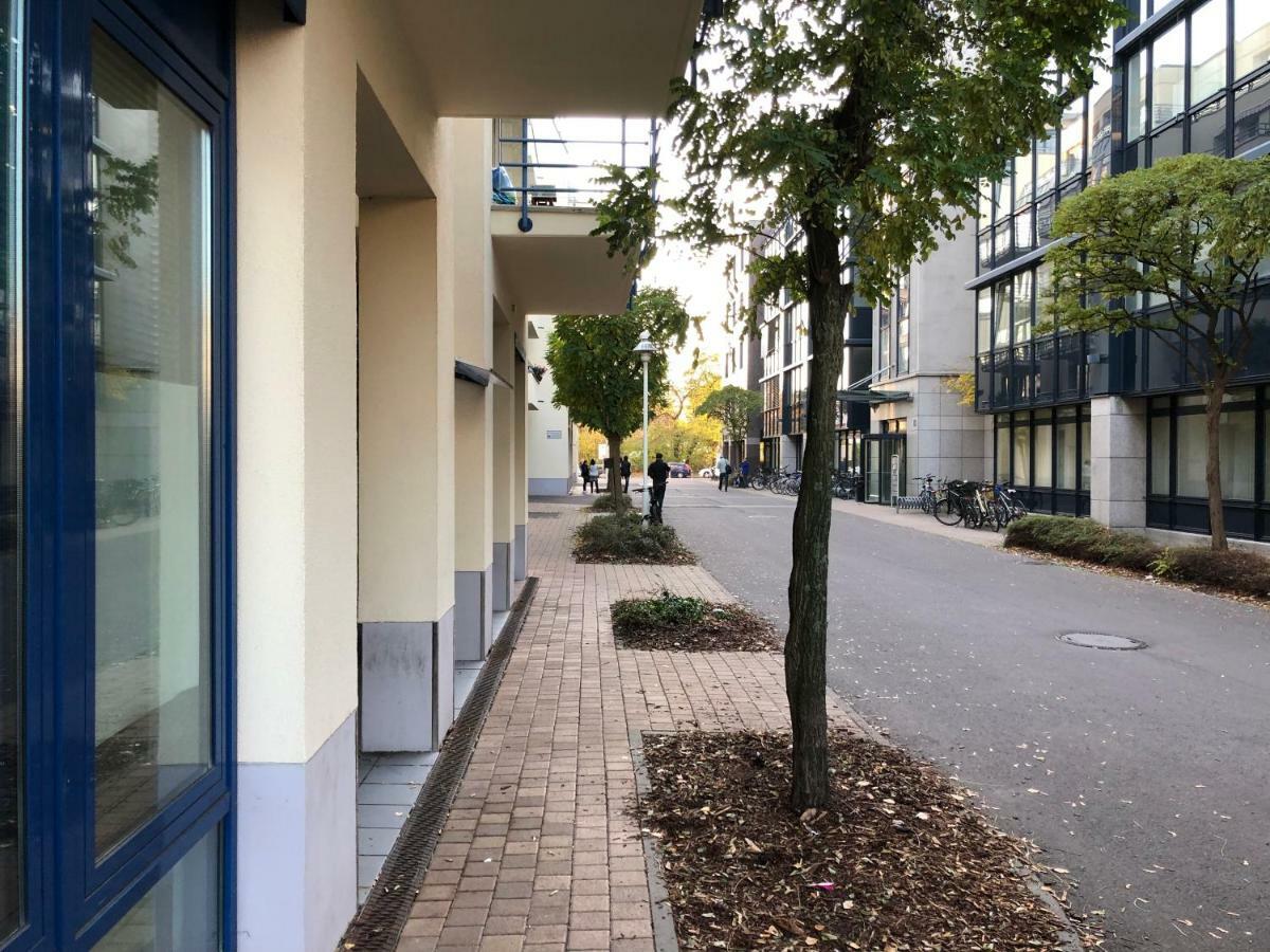 Sonnige Wohnung Im Zentrum Mit Terrasse U Tiefgarage - Netflix & Prime Лайпциг Екстериор снимка